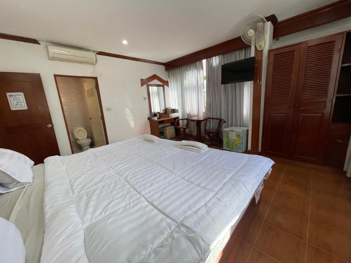Centre Point Patong Exterior foto