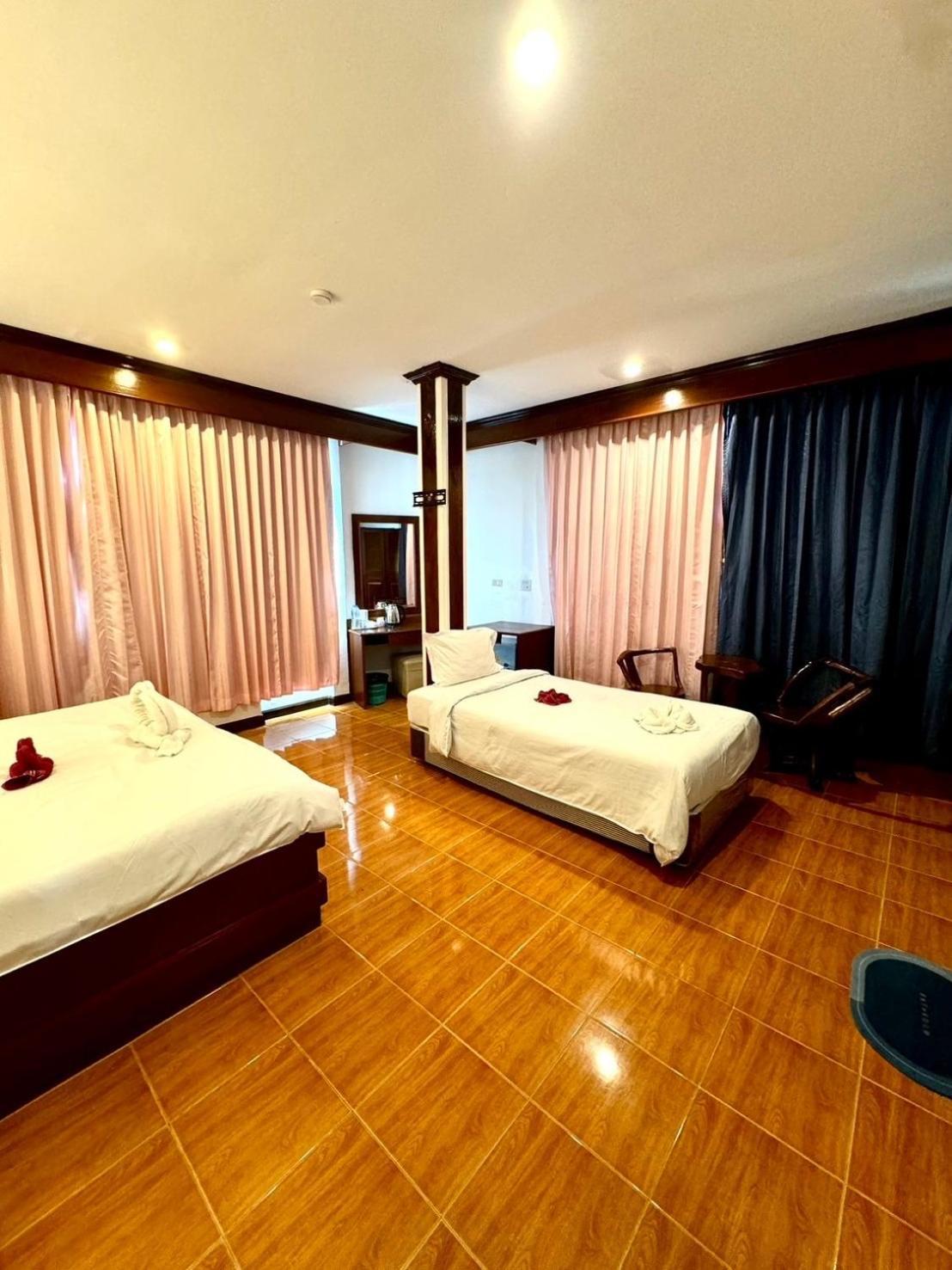 Centre Point Patong Exterior foto