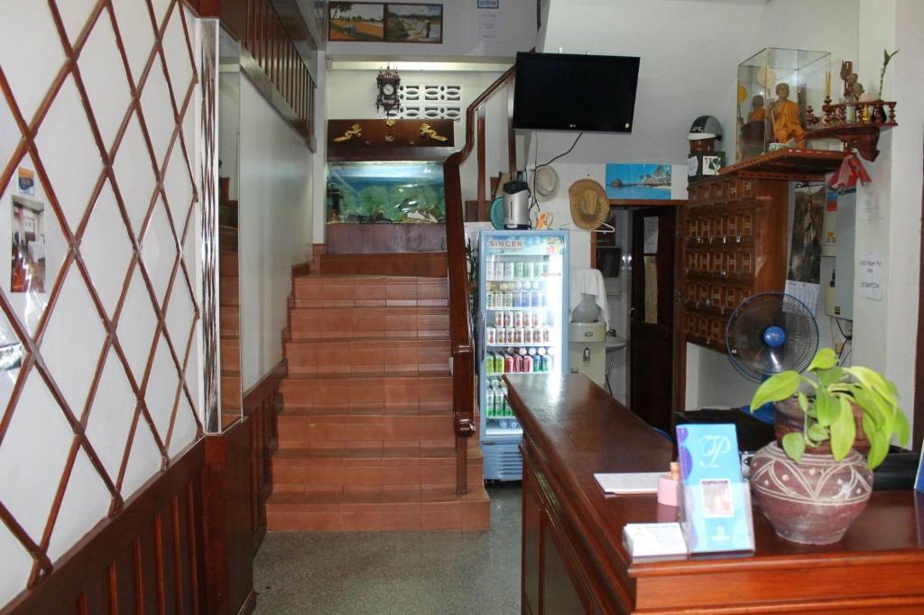 Centre Point Patong Exterior foto