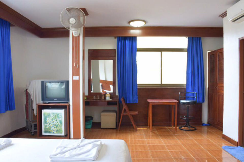 Centre Point Patong Exterior foto