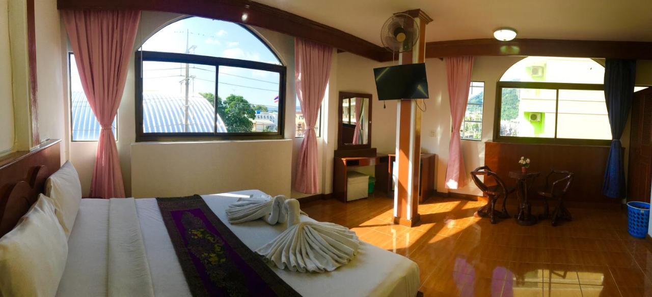 Centre Point Patong Exterior foto
