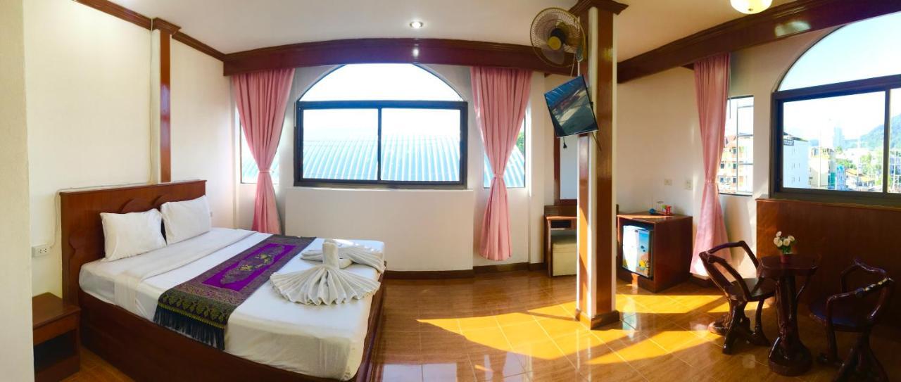 Centre Point Patong Exterior foto